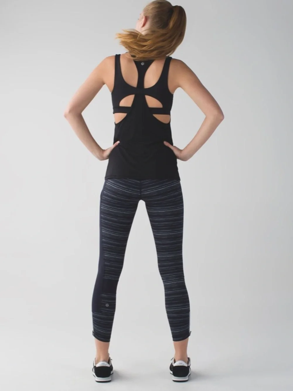 Lululemon Run The World 7/8 Tight Cyber Stripe Navy Leggings Size 4